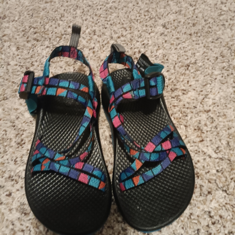 Girls chacos